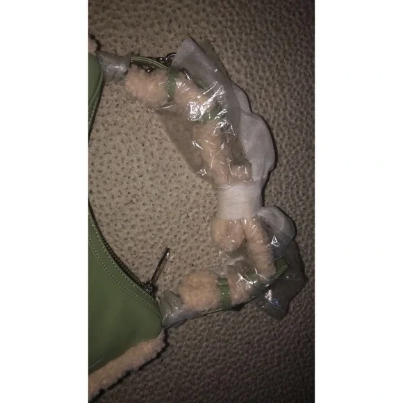 💕❤️😍MAKE AN OFFER! NWT TOPSHOP SEAGREEN FUR CHAIN BAG😍💕 - Picture 2 of 4